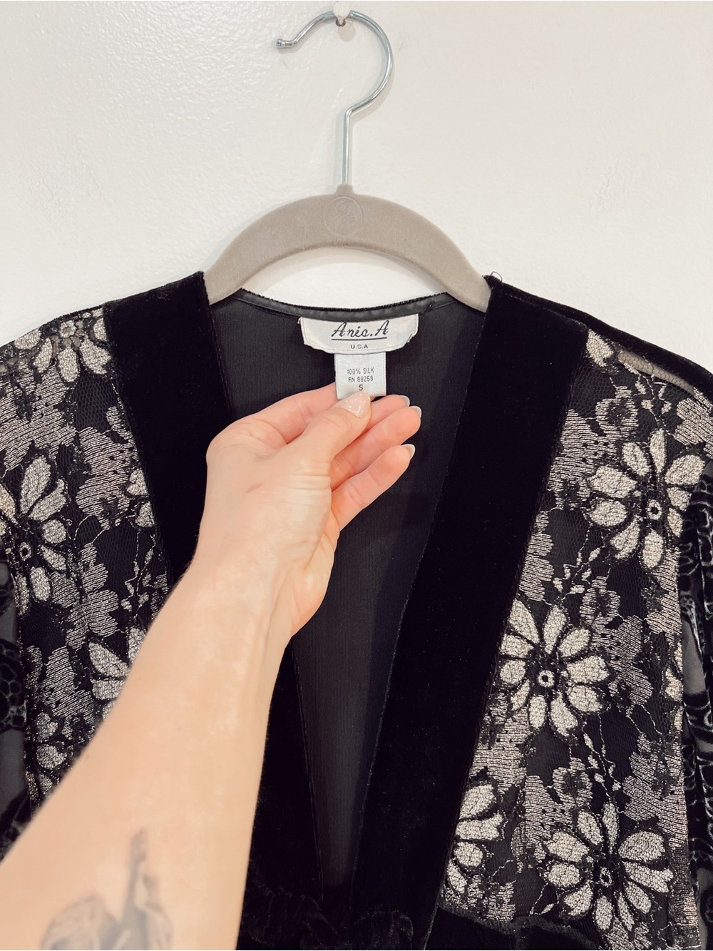 Vintage 100% Silk Lacy Floral and Paisley Komono Jacket with Bell Sleeves - Picture 3 of 10
